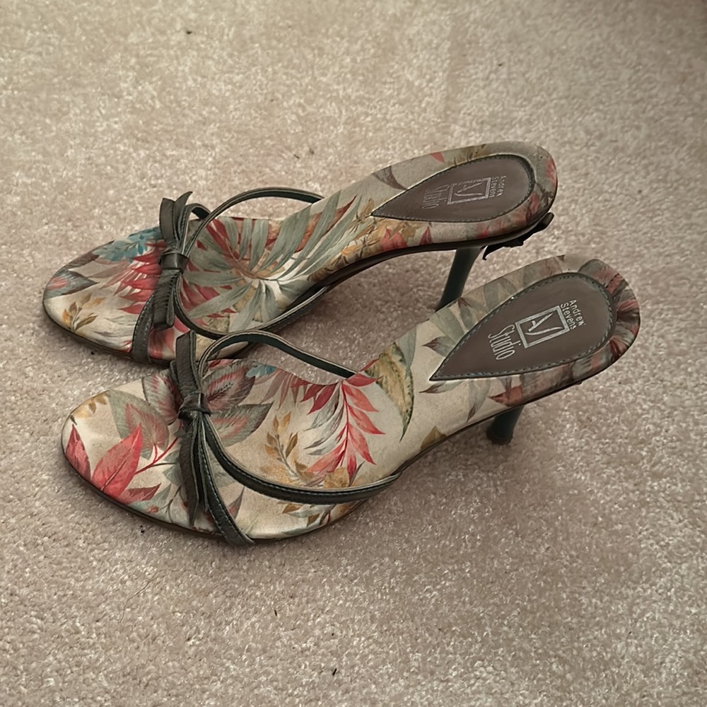 Heels - Picture 2 of 3